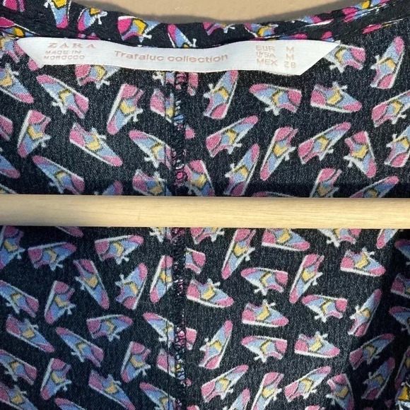 Zara sneakers print  tie knit back blouse - Picture 5 of 6